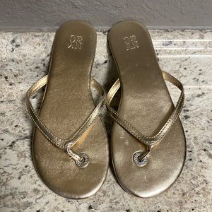 NY & C Gold Sandals in size 6.5
Excellent condition wore a few times